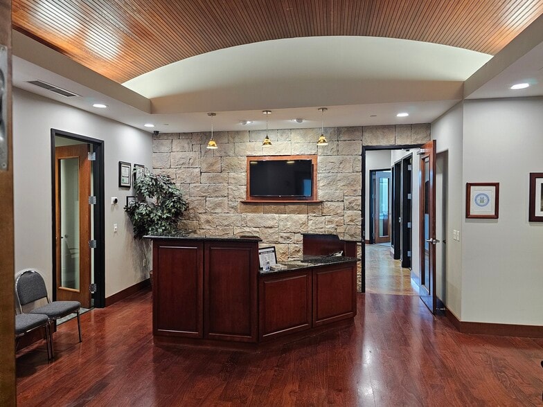 10610 Metromont Pky, Charlotte, NC for lease - Lobby - Image 3 of 38