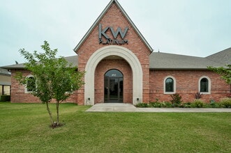 4509-4513 Memorial Cir, Oklahoma City, OK for lease Interior Photo- Image 2 of 13