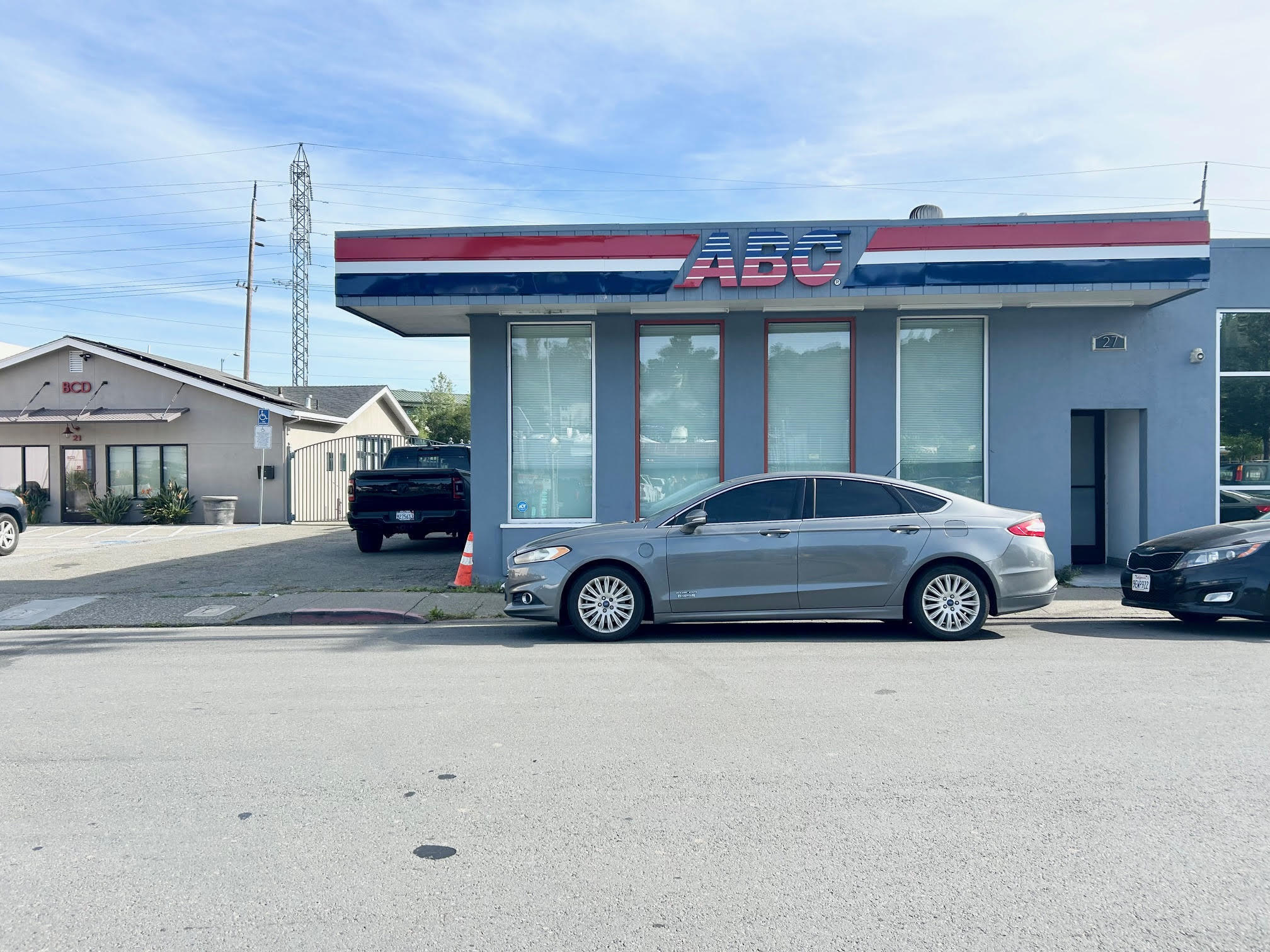 27 Jordan St, San Rafael, CA à louer Photo principale- Image 1 de 5