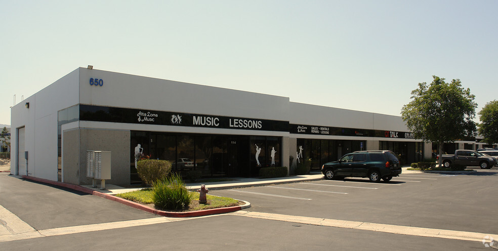 650 E Parkridge Ave, Corona, CA for lease - Primary Photo - Image 1 of 4