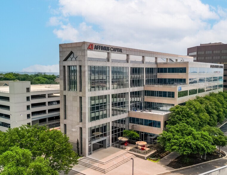 9830 Colonnade Blvd, San Antonio, TX à louer - Photo du bâtiment - Image 1 de 8