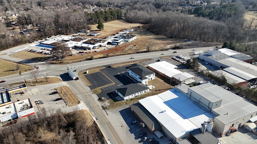 1221 S Willow Ave, Cookeville, TN à vendre - Photo du bâtiment - Image 3 de 17