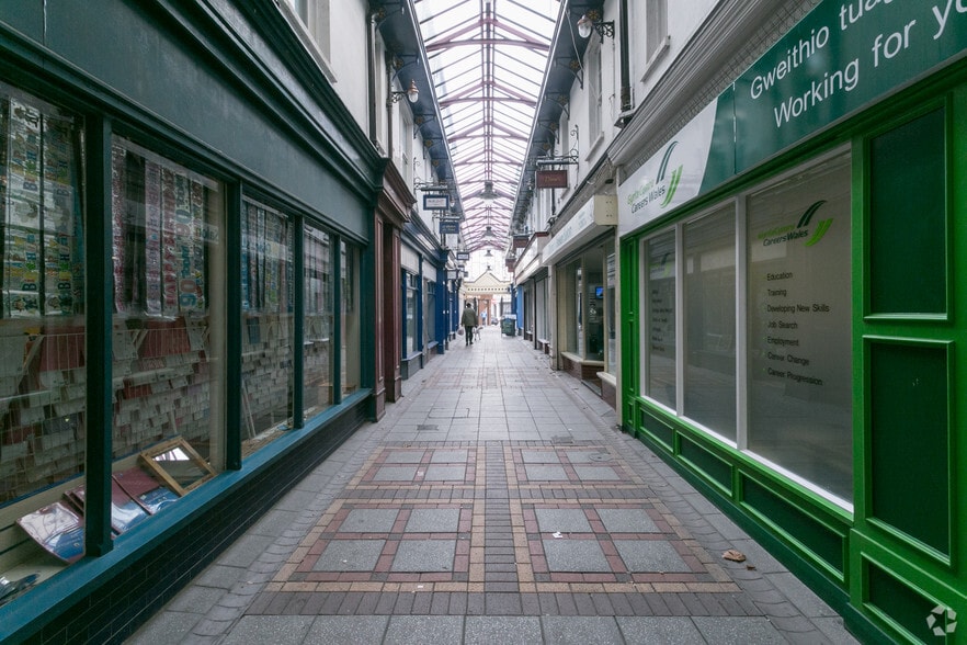 Commercial St, Abertillery à louer - Photo du bâtiment - Image 2 de 8