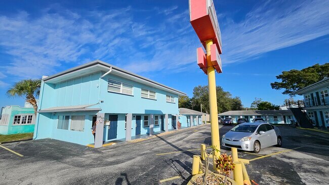 Plus de détails pour 430 W Merritt Island Cswy, Merritt Island, FL - Services hôteliers à vendre