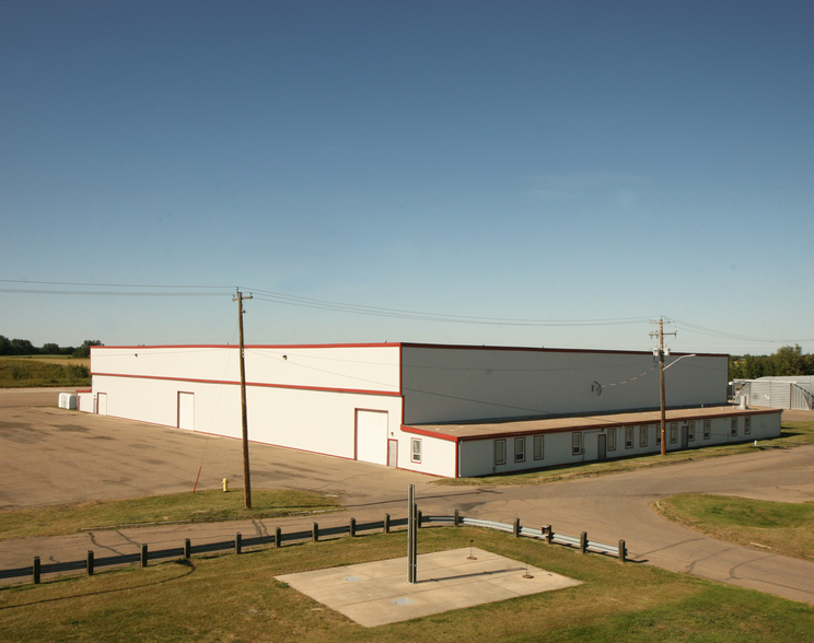 2540 37 Av, Springbrook, AB for lease - Primary Photo - Image 1 of 4