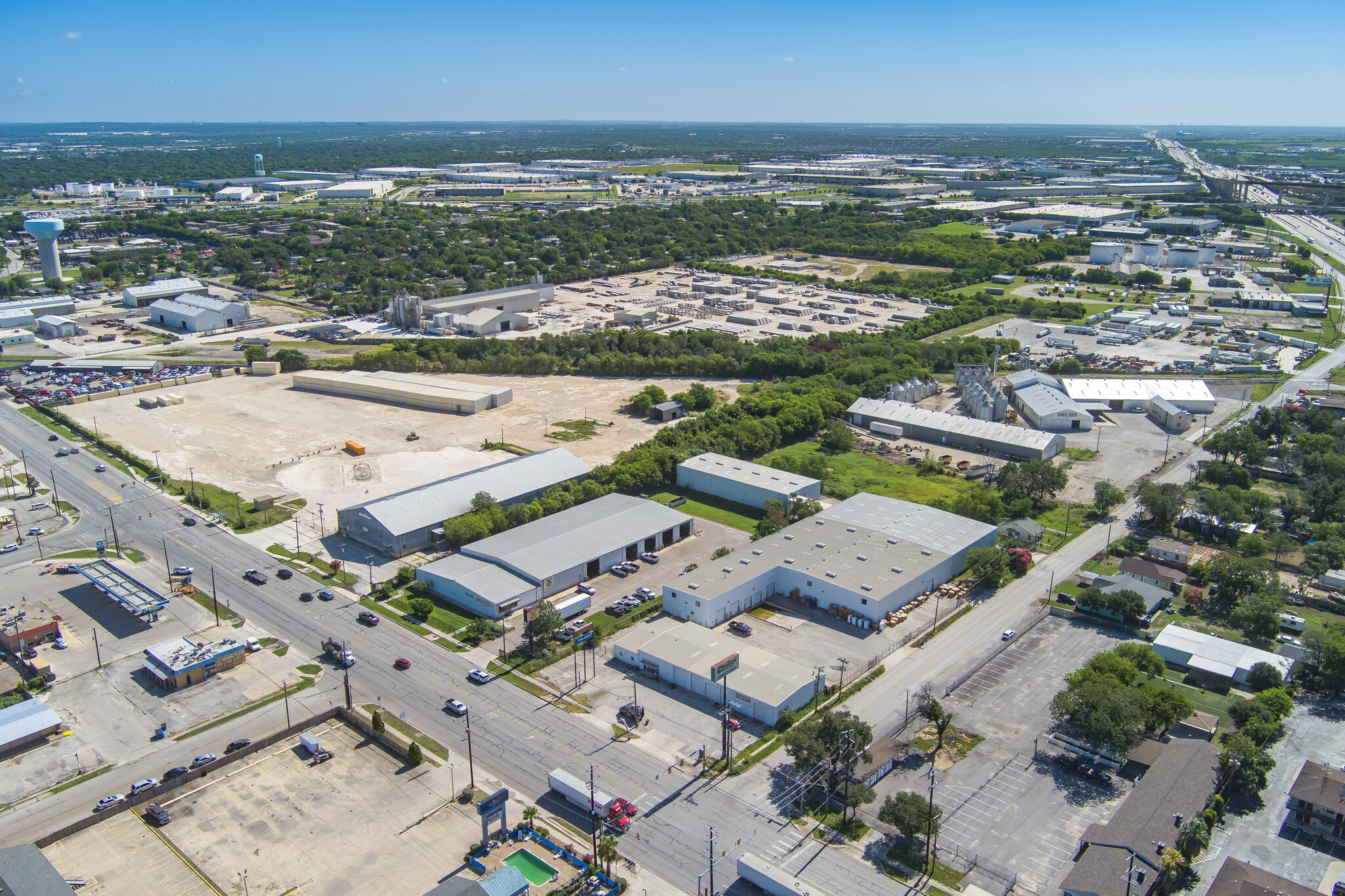 204 N WW White Rd, San Antonio, TX for lease Primary Photo- Image 1 of 14