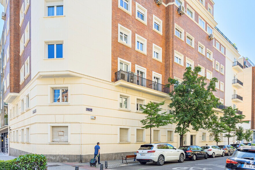 Multifamily in Madrid, Madrid for sale - Building Photo - Image 2 of 2