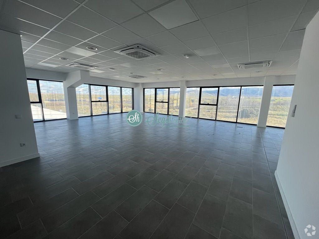 Office in Segovia, Segovia for lease Interior Photo- Image 1 of 2