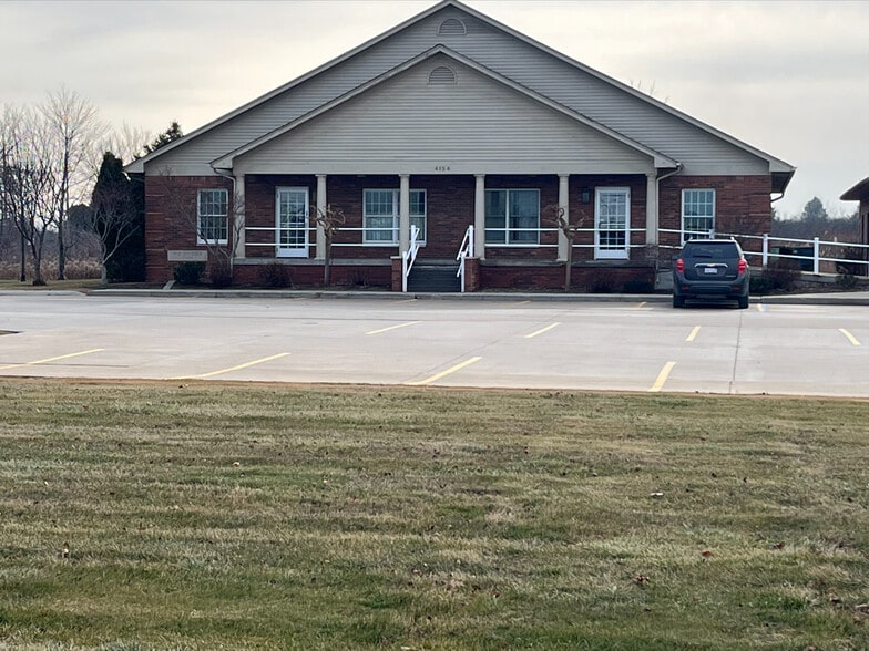 4154 River Road - 2 Commercial / Medical portefeuille de 2 propriétés à vendre sur LoopNet.ca - Photo principale - Image 1 de 1