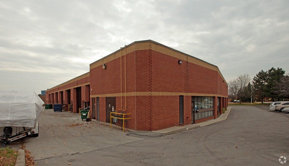 155 W Beaver Creek Rd, Richmond Hill, ON for lease - Building Photo - Image 2 of 3