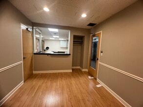 200 E Willow Ave, Wheaton, IL à louer Photo intérieure- Image 2 de 17