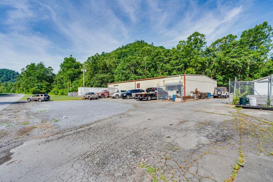 5560 Highway 19 E, Hampton, TN à vendre - Photo du bâtiment - Image 3 de 64