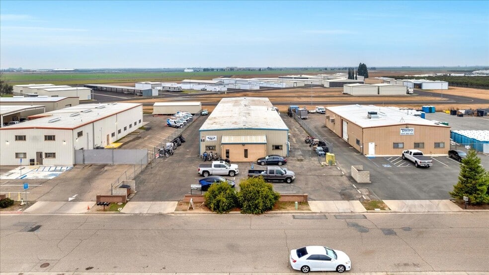 1839 Thunderbolt Dr, Porterville, CA for lease - Building Photo - Image 2 of 20