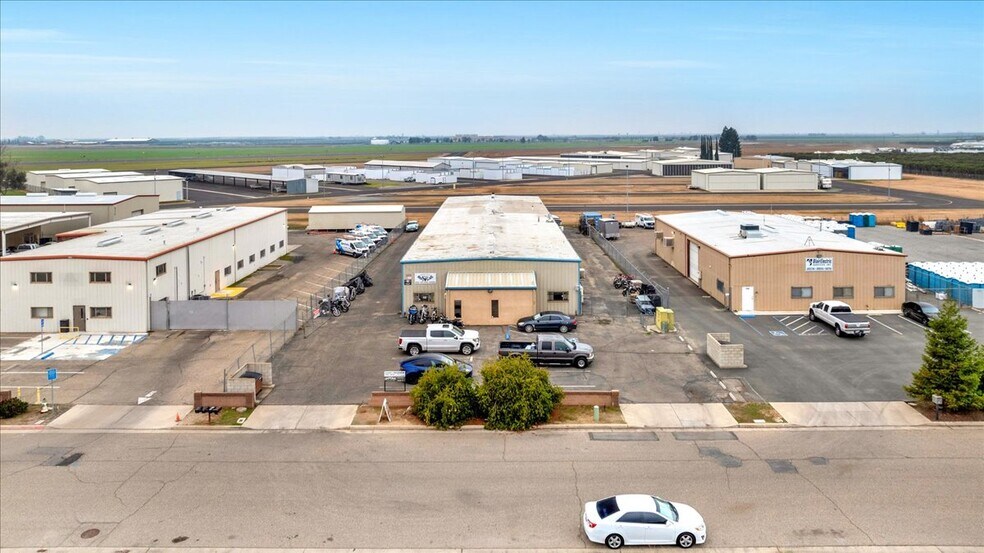 1839 Thunderbolt Dr, Porterville, CA à louer - Photo du bâtiment - Image 2 de 20