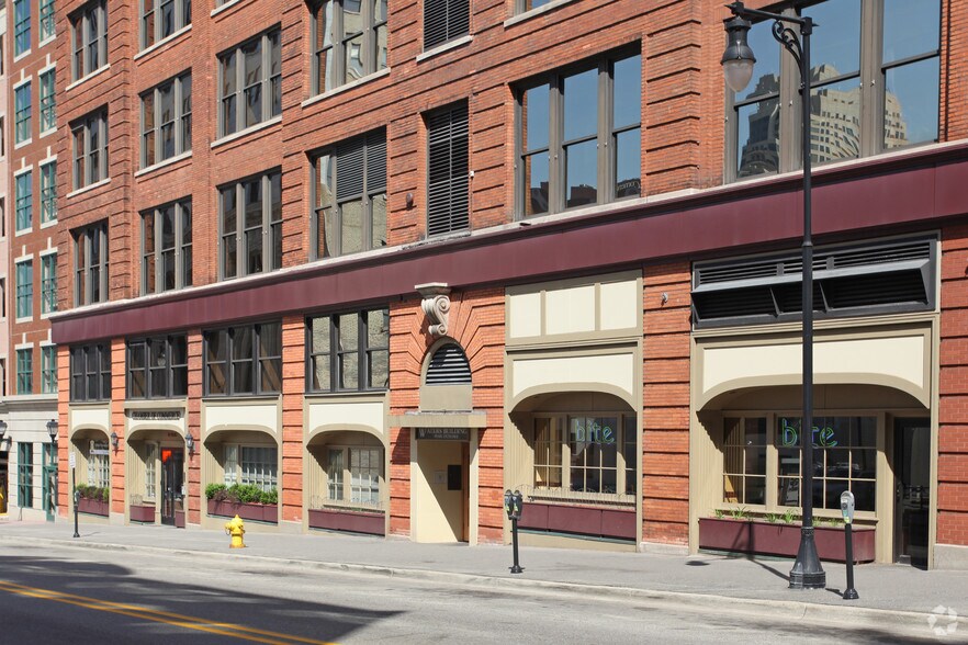 161 Ottawa Ave NW, Grand Rapids, MI à louer - Photo du bâtiment - Image 2 de 10