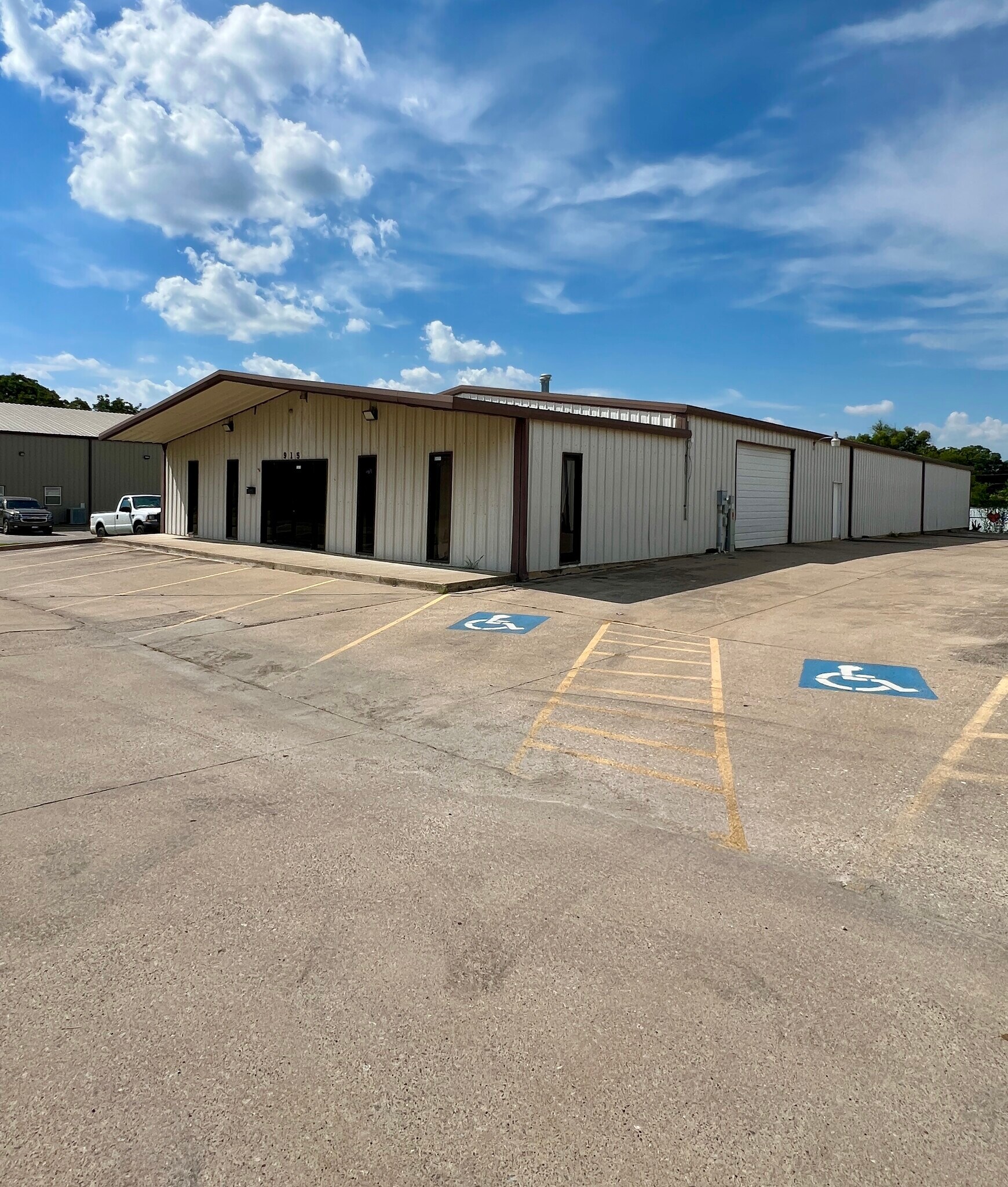 915 1st Ave NW, Ardmore, OK for lease Primary Photo- Image 1 of 22