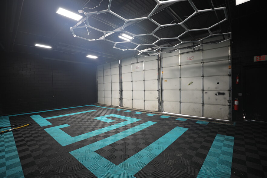 809 W Higgins Rd, Schaumburg, IL for sale - Building Photo - Image 3 of 7