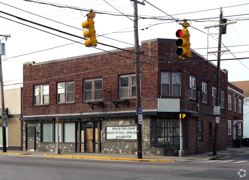 410-412 Broad St, Central Falls, RI à vendre - Photo principale - Image 1 de 1