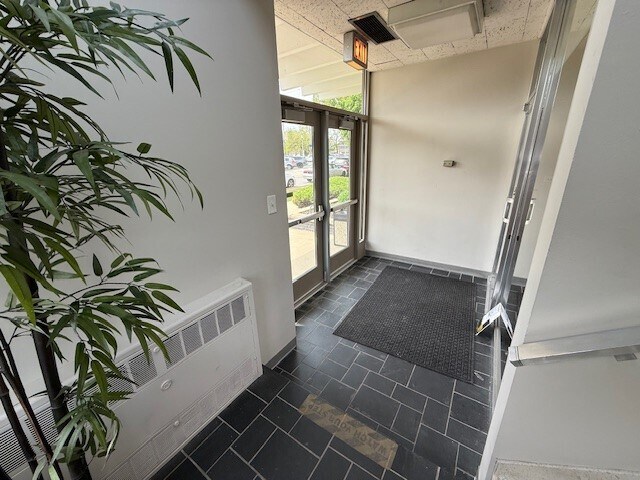 8400 Brookfield Ave, Brookfield, IL à vendre - Photo intérieure - Image 2 de 14