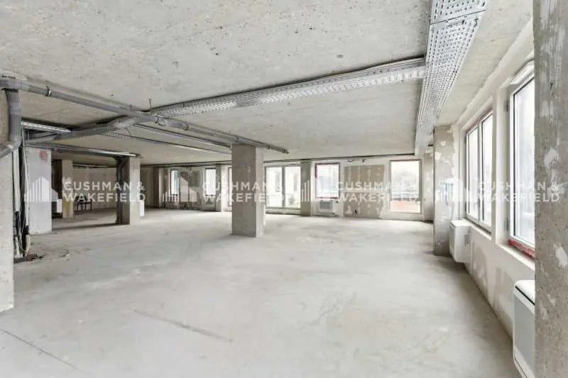 Office in Suresnes for lease Interior Photo- Image 1 of 6