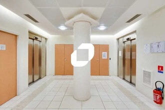 Office in Évry-Courcouronnes for lease Lobby- Image 2 of 10