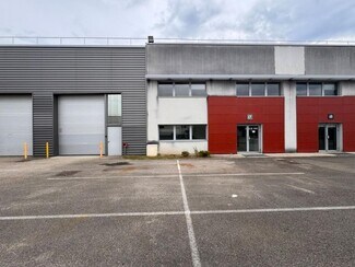 Plus de détails pour Local d'activités à louer