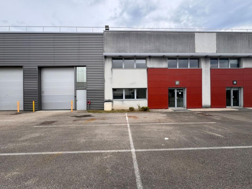 Flex in Saint-Priest for lease Building Photo- Image 1 of 7
