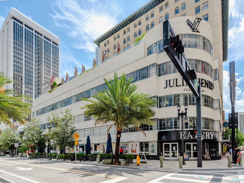 200 E Flagler St, Miami, FL for sale - Building Photo - Image 2 of 12