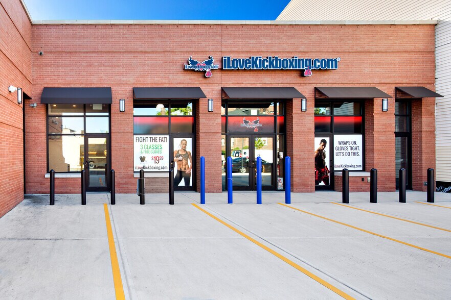 3261-3267 Westchester Ave, Bronx, NY à louer - Photo du bâtiment - Image 1 de 18