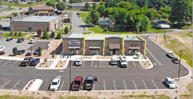 More details for 1025 Rockford St, Mount Airy, NC - Retail for Lease