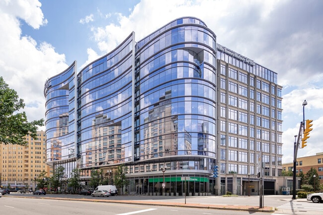 Plus de détails pour 800 N Glebe Rd, Arlington, VA - Bureau, Commerce de détail à louer