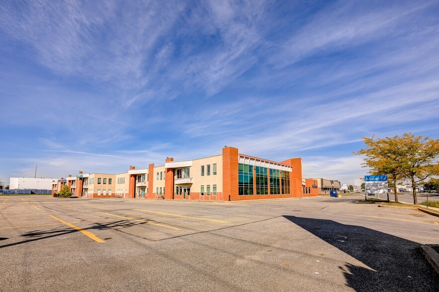 1415-1531 St Berlier, Laval, QC à louer - Photo du bâtiment - Image 2 de 12