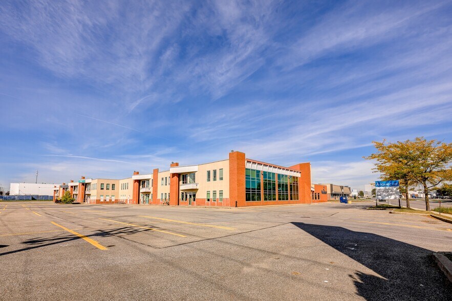 1415-1531 St Berlier, Laval, QC à louer - Photo du bâtiment - Image 2 de 12