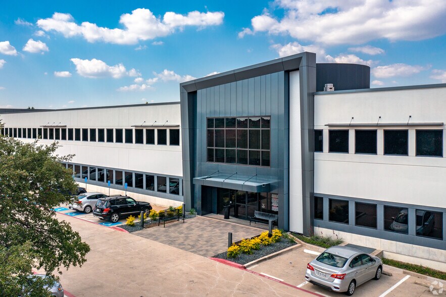 1110 Cottonwood Ln, Irving, TX à louer - Photo du bâtiment - Image 2 de 8