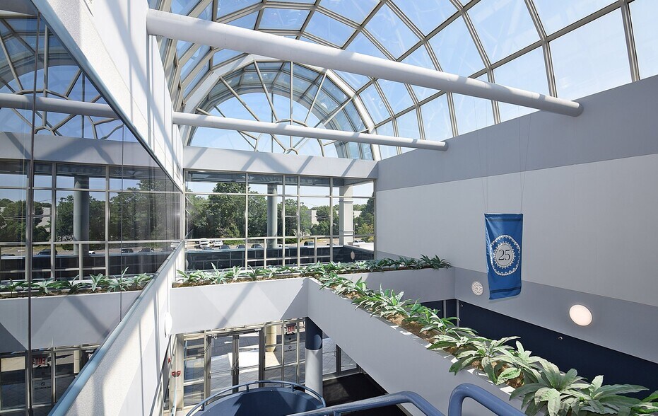 25 Melville Park Rd, Melville, NY à louer - Photo intérieure - Image 3 de 4