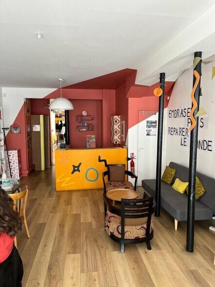82 Rue Du Faubourg Saint-Martin, Paris for lease - Interior Photo - Image 3 of 13