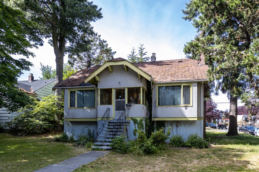 319 49th Ave, Vancouver, BC à louer - Photo du bâtiment - Image 2 de 4