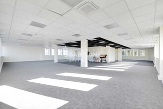 Office in Malakoff for lease Interior Photo- Image 2 of 3