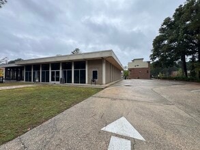 600 SW Broad St, Southern Pines, NC for lease Building Photo- Image 2 of 20