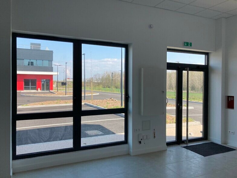 Flex in Bernolsheim for lease - Building Photo - Image 3 of 12