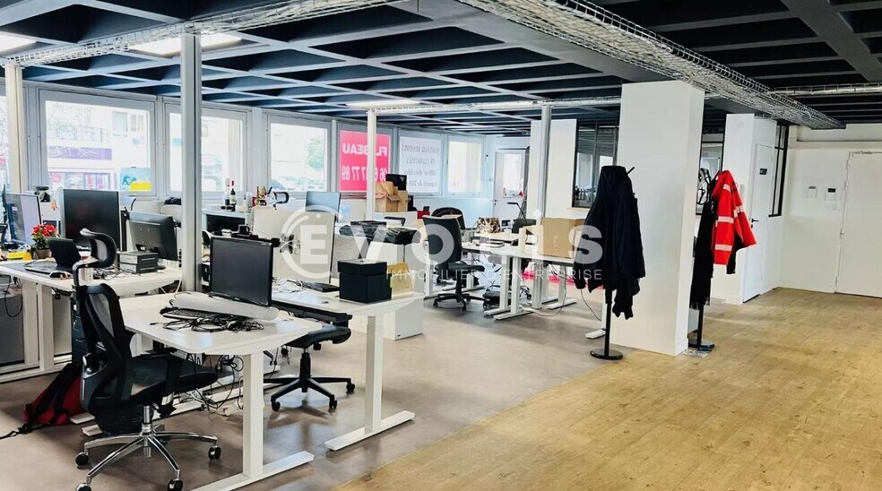 Bureau dans Montrouge à louer - Photo du bâtiment - Image 1 de 18