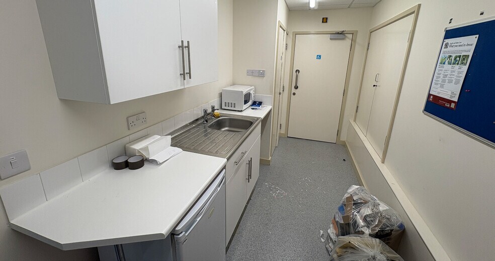5 Free School Ln, Lincoln à louer - Photo intérieure - Image 3 de 7