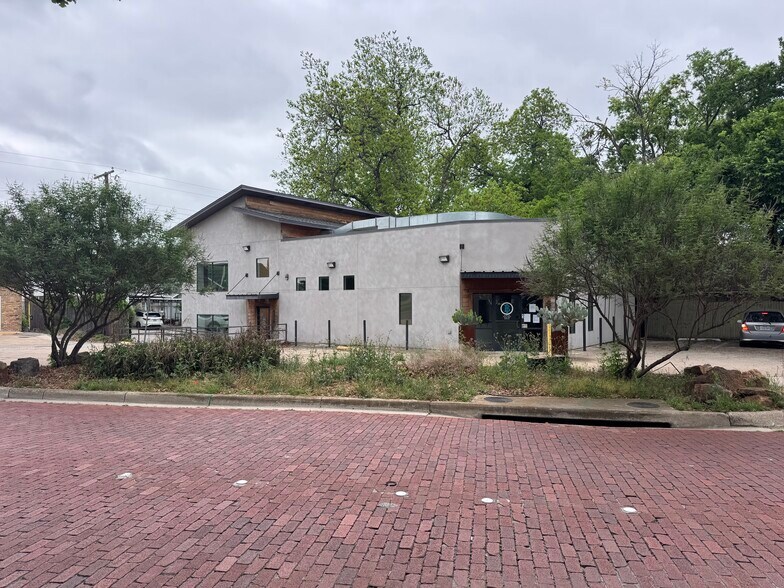 4319 Camp Bowie Blvd, Fort Worth, TX à vendre - Photo du bâtiment - Image 2 de 23