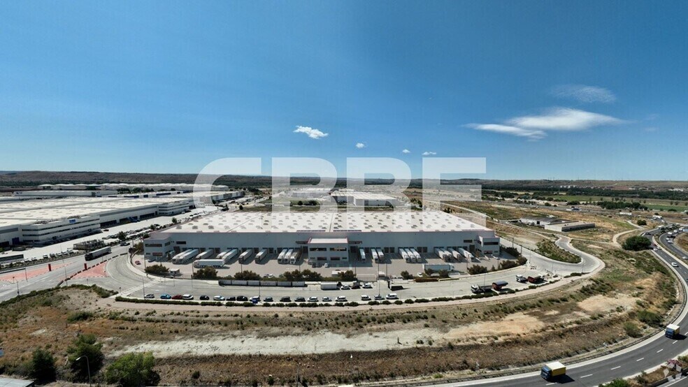 Calle Serafín Holgado, 2, San Fernando de Henares, Madrid à louer - Photo du bâtiment - Image 2 de 6