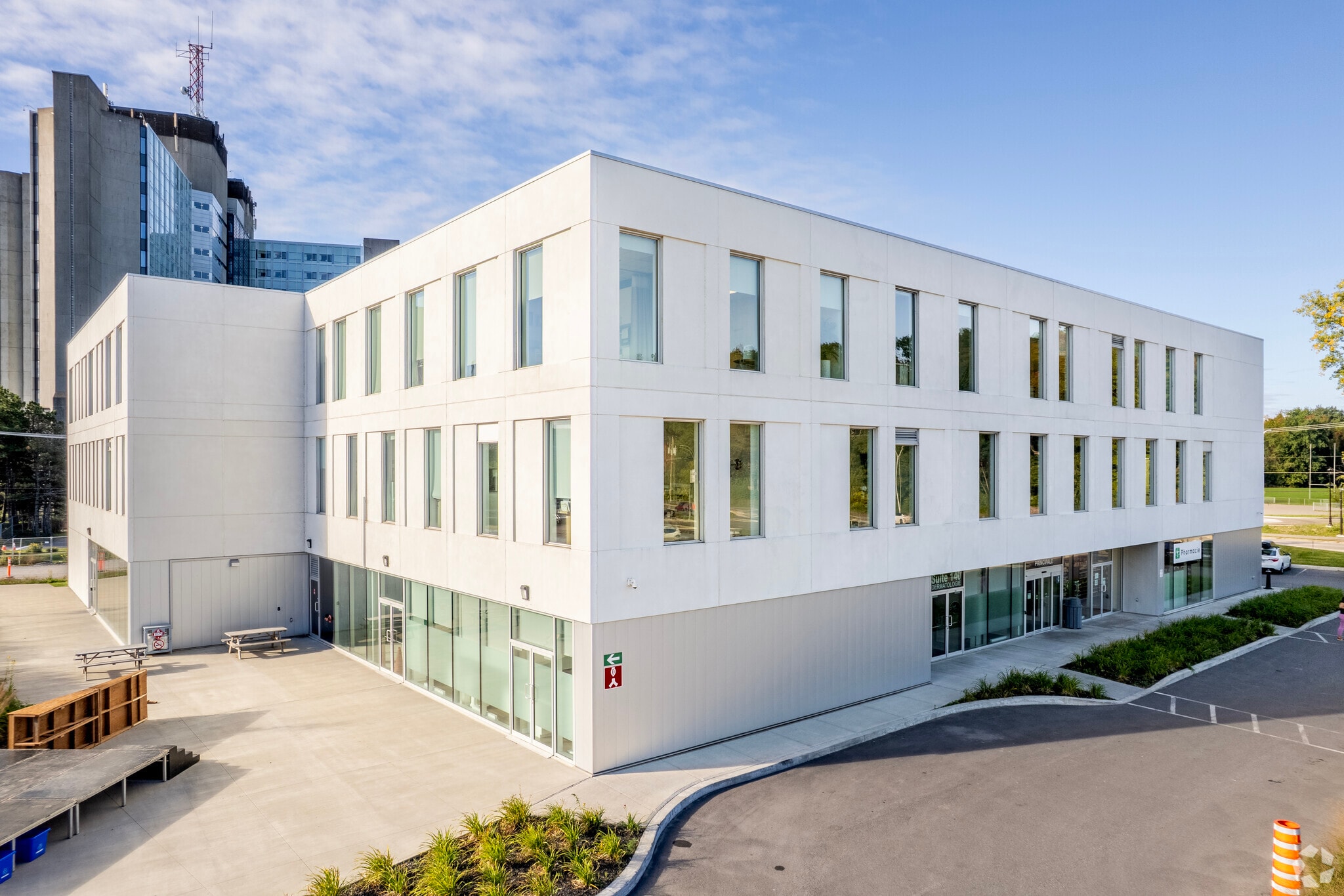 307 Boul Des Anciens-Combattants, Sainte-Anne-de-Bellevue, QC for lease Primary Photo- Image 1 of 4