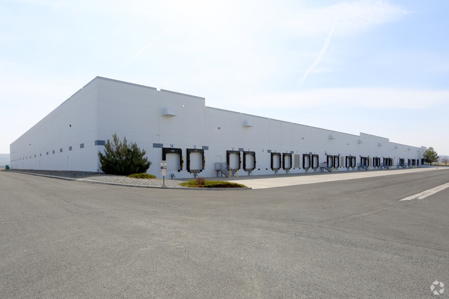 2275 E Newlands Dr, Fernley, NV à louer - Photo du bâtiment - Image 3 de 6