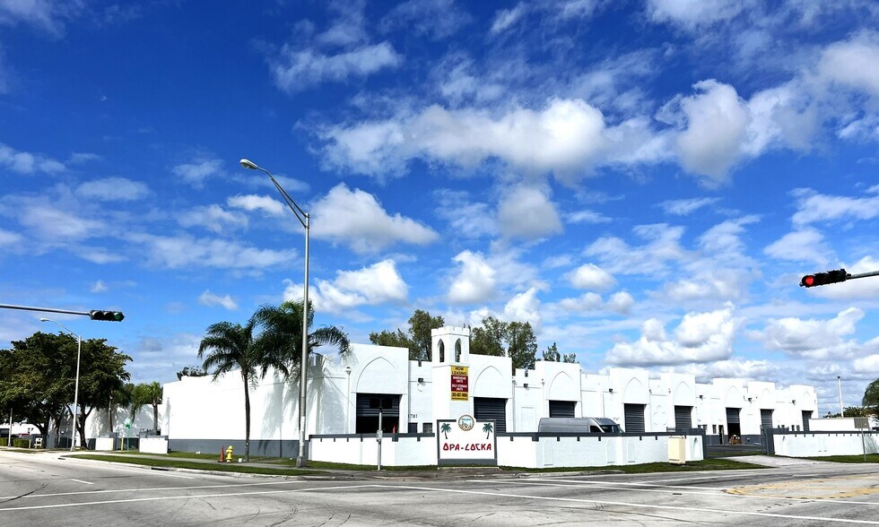 1909-2099 Opa Locka Blvd, Miami, FL à louer - Photo du bâtiment - Image 3 de 31