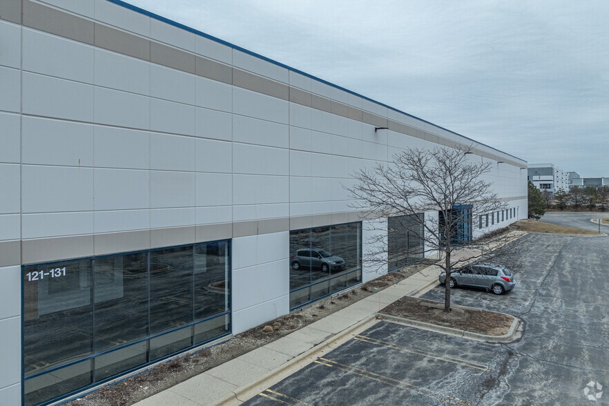 121 E North Ave, Carol Stream, IL for lease - Primary Photo - Image 1 of 5