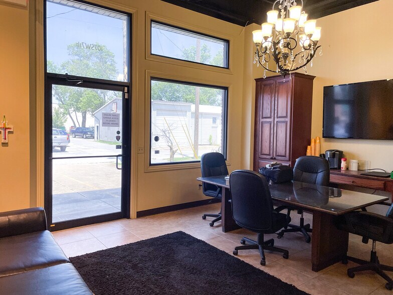 107 SW 7th St, Bentonville, AR à vendre - Photo intérieure - Image 2 de 13