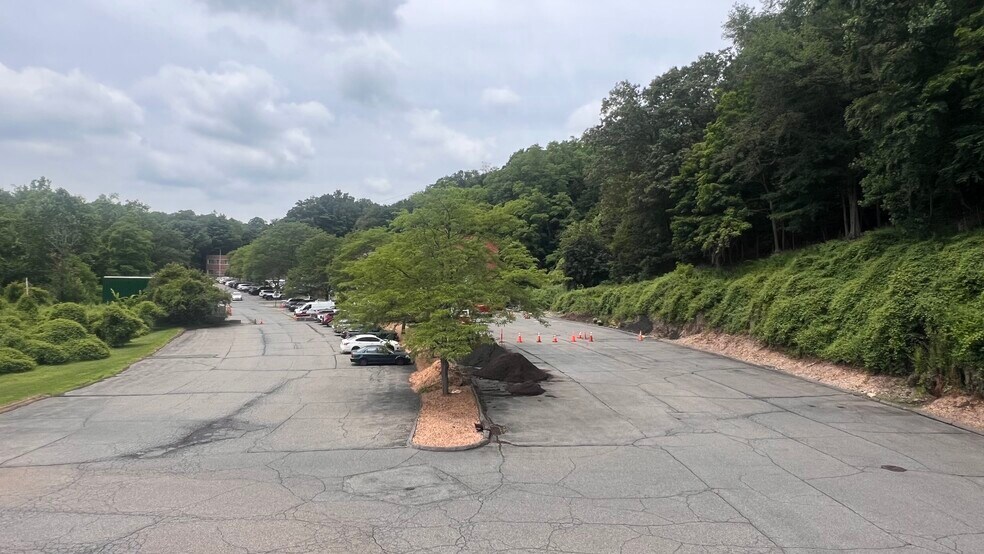 99 Wall St, Valhalla, NY à vendre - Photo du bâtiment - Image 2 de 12